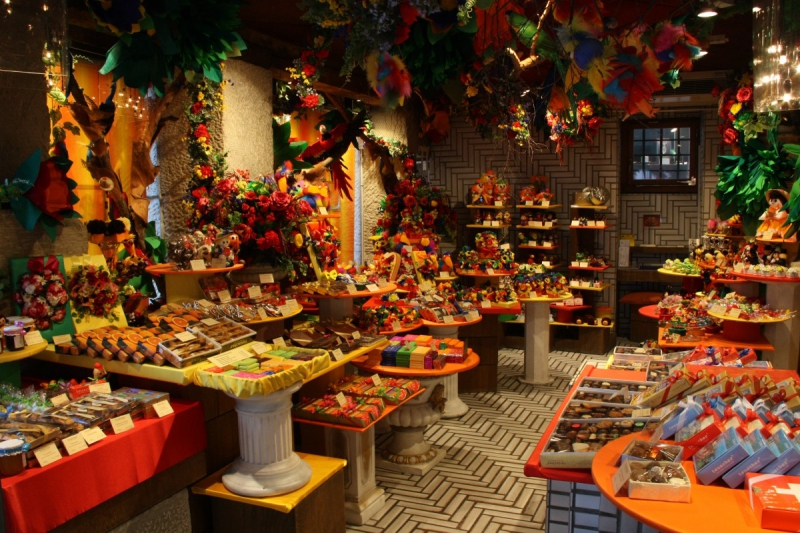 boutique-CAGNES SUR MER-min_candy_store_chocolate_shop_chocolate_switzerland-393515