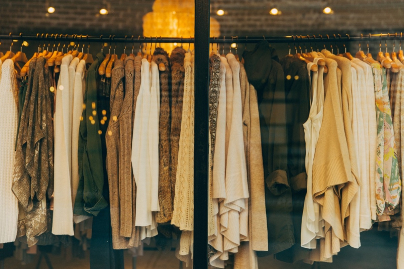 boutique-CAGNES SUR MER-min_clothe_fashion_store_shop_window_store_front-21277